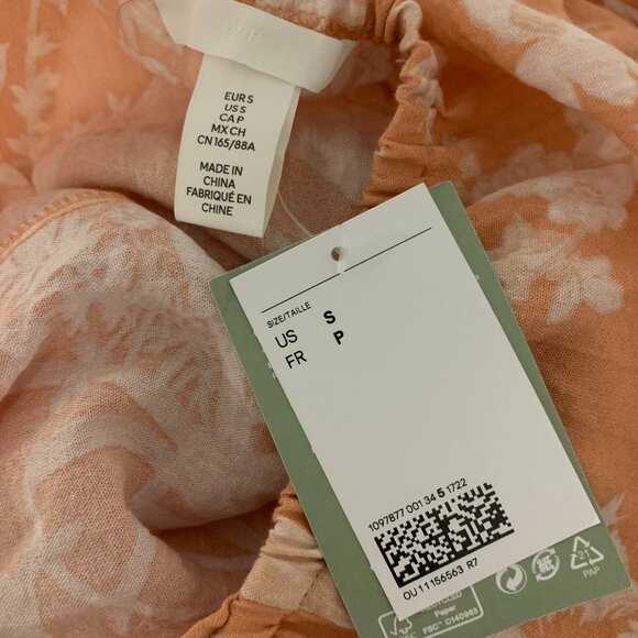 H&M NWT jumpsuit with ruffle straps and open back with ties. Size small. - Picture 11 of 12